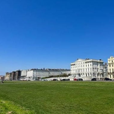 Dog Friendly Park Brighton - Hove Lawns - Hove Lawns Cafe - Seafront - Palmeira Square 